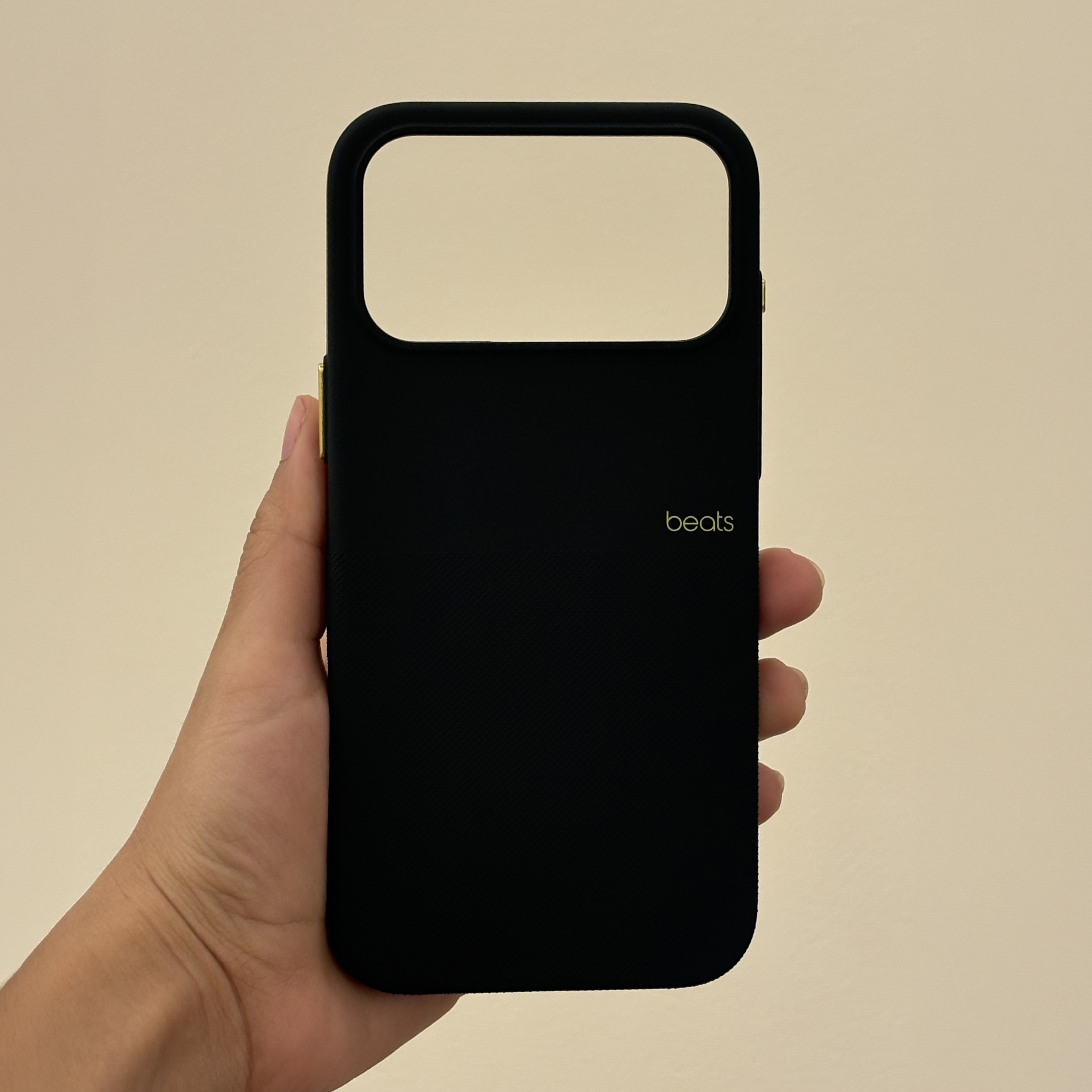 Beats Rugged Case - MagSafe
