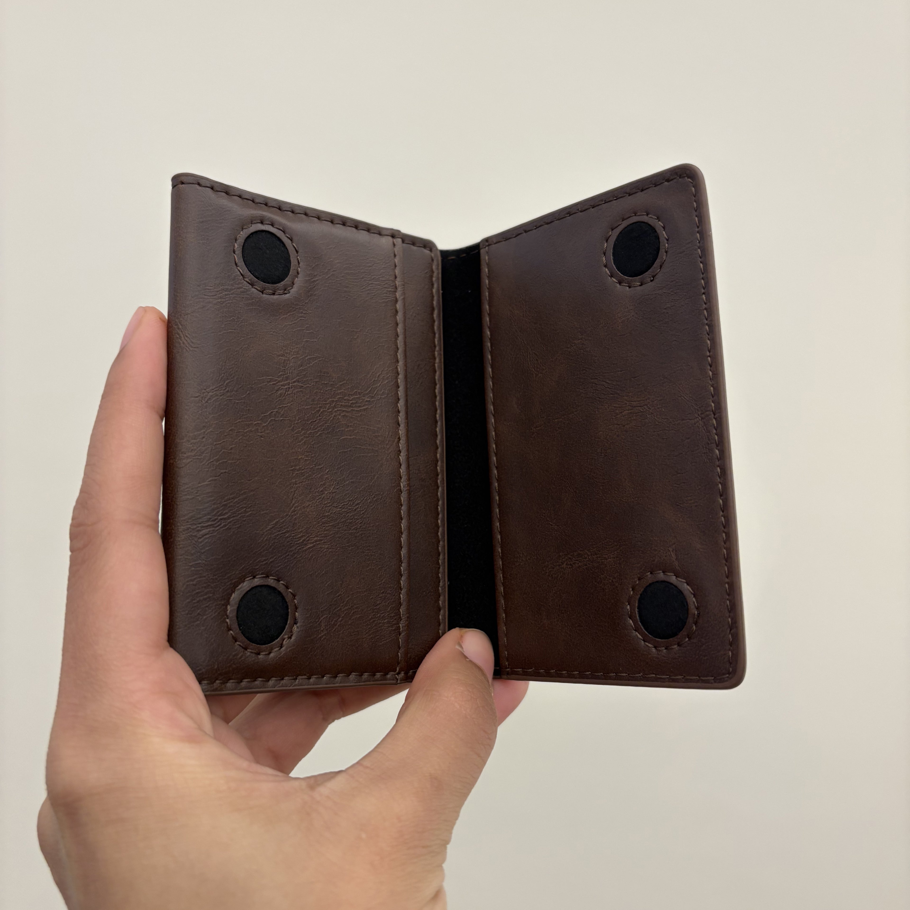 Puloka Classic Wallet MagSafe Case