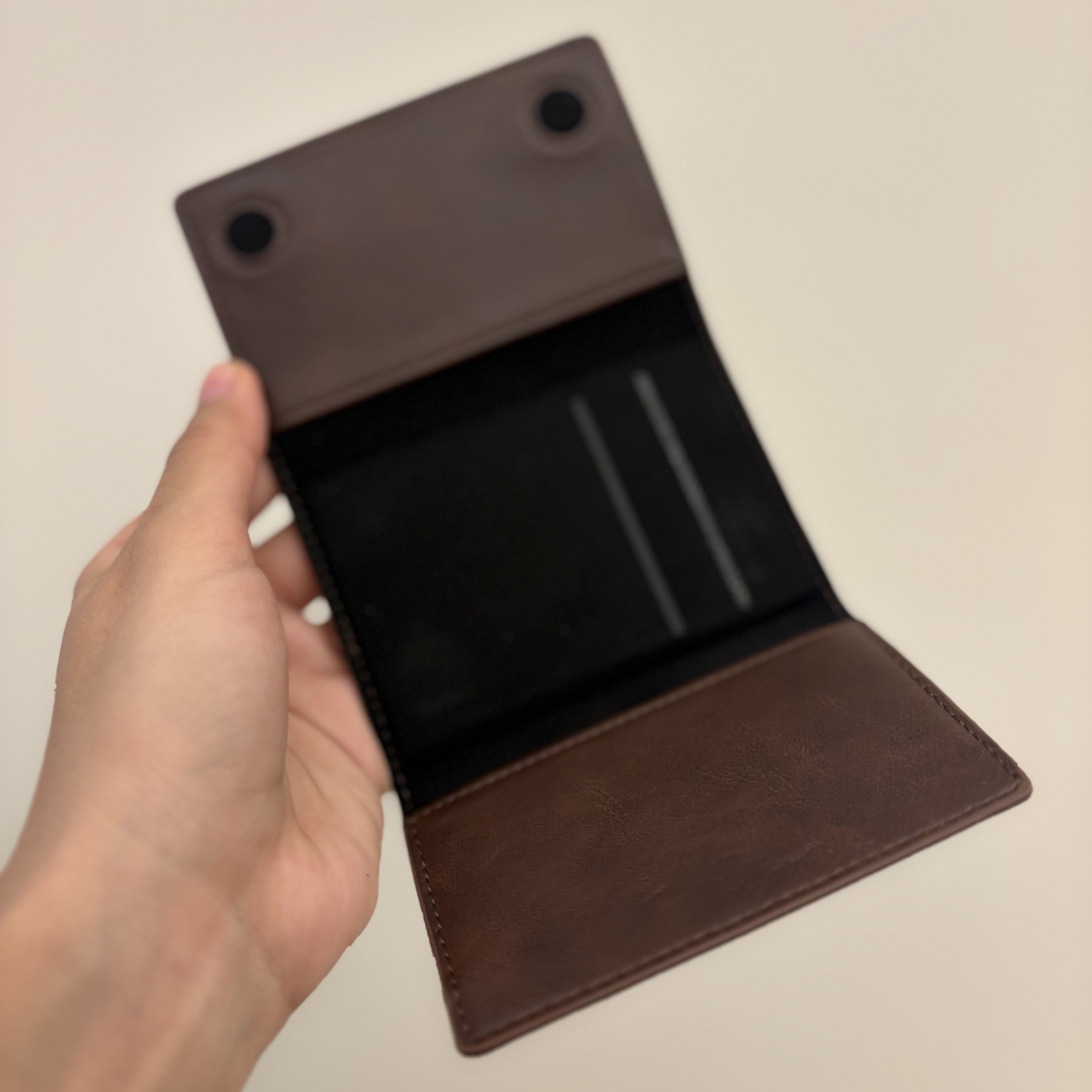 Puloka Classic Wallet MagSafe Case